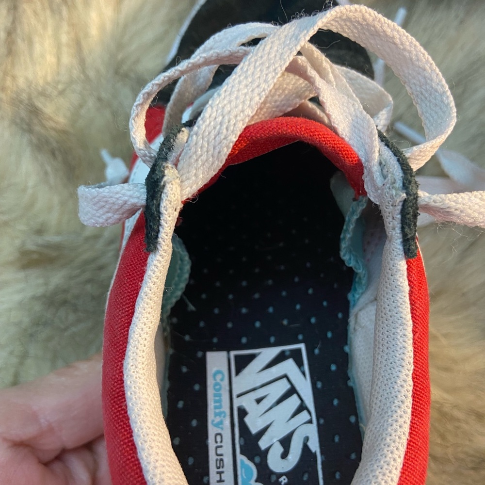 Vans shoes. - Picture 3 of 6
